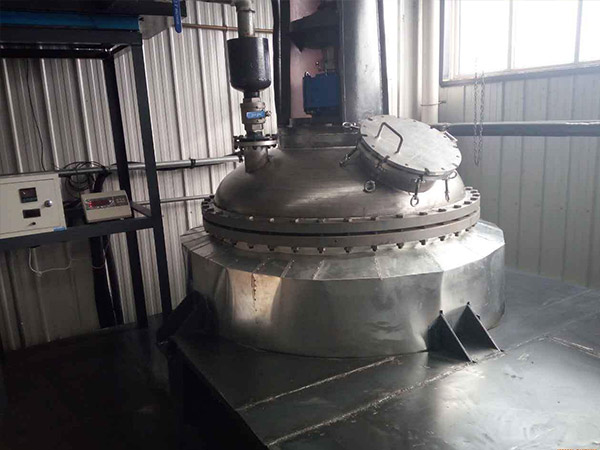 不銹鋼反應釜的流回管安裝和熱傳導元器件采用